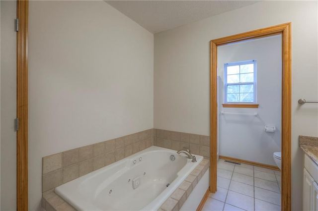 2705 S Breckenridge Drive, Independence, MO 64055