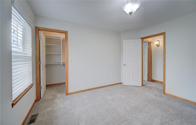 2705 S Breckenridge Drive, Independence, MO 64055