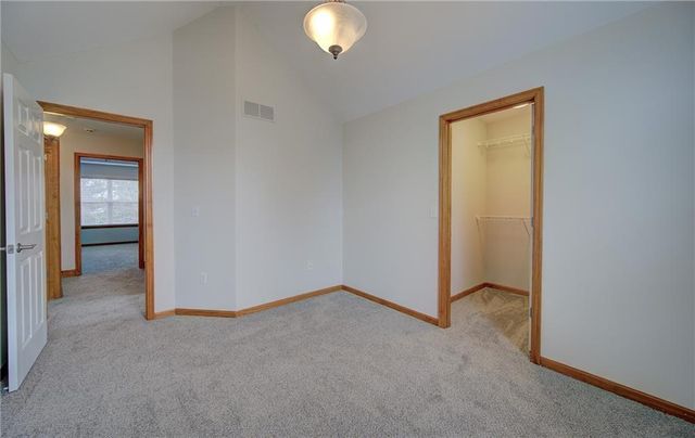 2705 S Breckenridge Drive, Independence, MO 64055