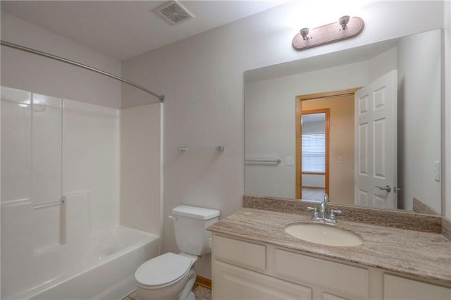 2705 S Breckenridge Drive, Independence, MO 64055