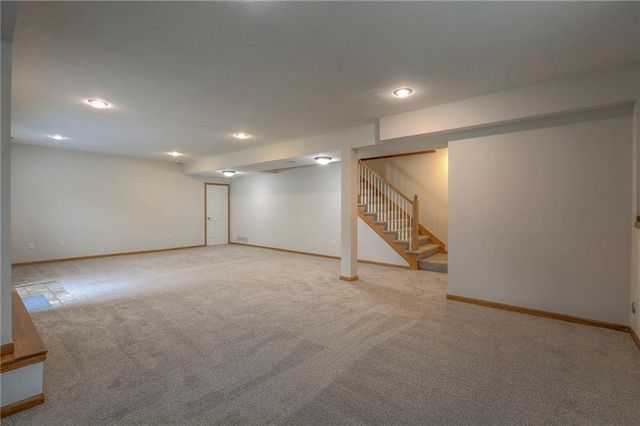 2705 S Breckenridge Drive, Independence, MO 64055