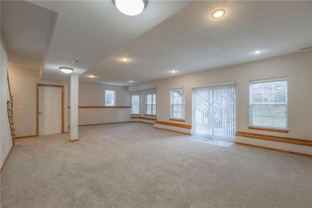 2705 S Breckenridge Drive, Independence, MO 64055