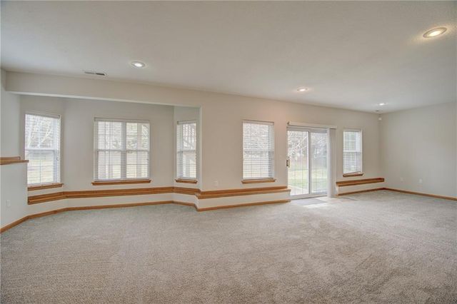 2705 S Breckenridge Drive, Independence, MO 64055