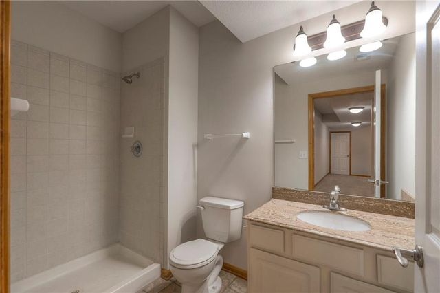 2705 S Breckenridge Drive, Independence, MO 64055