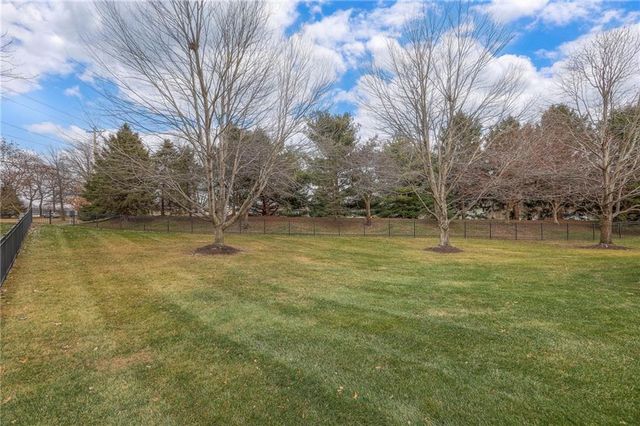 2705 S Breckenridge Drive, Independence, MO 64055