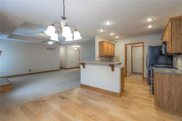 2705 S Breckenridge Drive, Independence, MO 64055