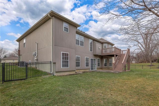 2705 S Breckenridge Drive, Independence, MO 64055