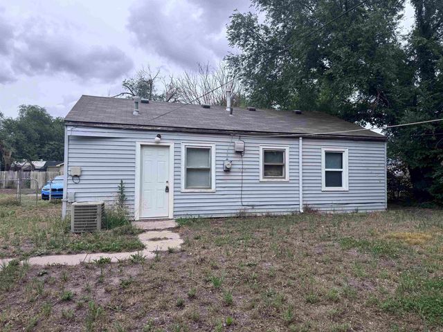 2929 E Idlewild Dr., Wichita, KS 67216