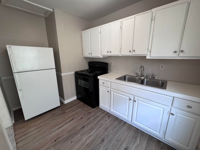 2929 E Idlewild Dr., Wichita, KS 67216