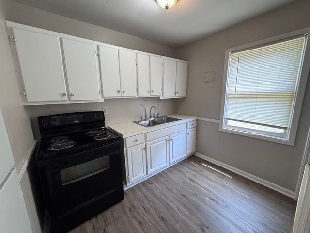 2929 E Idlewild Dr., Wichita, KS 67216