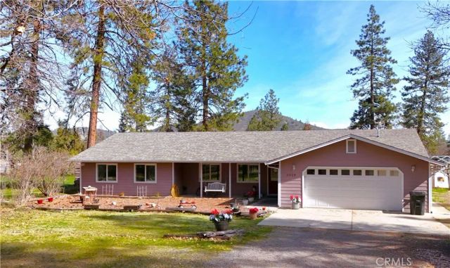 5328 Woodland Dr, Yreka, CA 96097