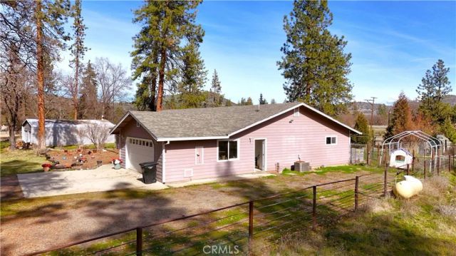 5328 Woodland Dr, Yreka, CA 96097