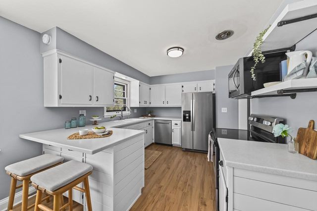 537 N 114th STREET, Wauwatosa, WI 53226