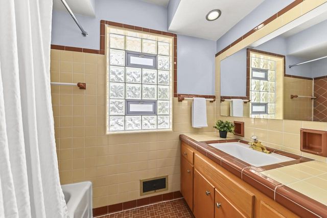 537 N 114th STREET, Wauwatosa, WI 53226