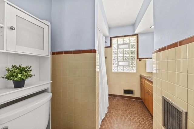 537 N 114th STREET, Wauwatosa, WI 53226