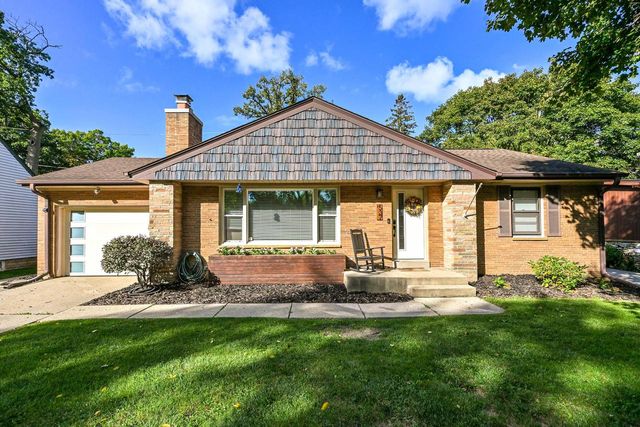 537 N 114th STREET, Wauwatosa, WI 53226