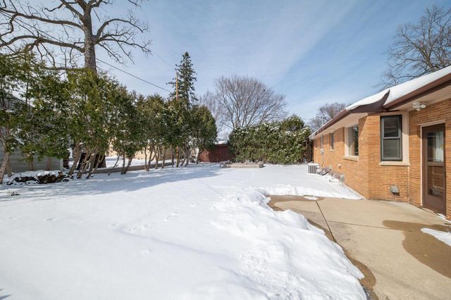 537 N 114th STREET, Wauwatosa, WI 53226