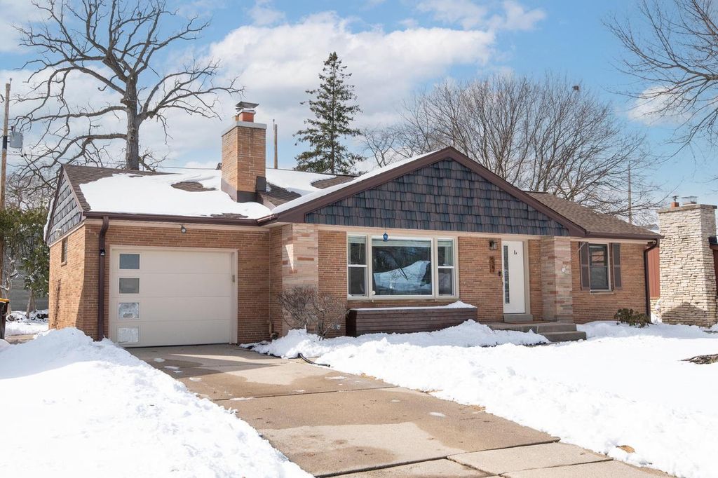 537 N 114th STREET, Wauwatosa, WI 53226