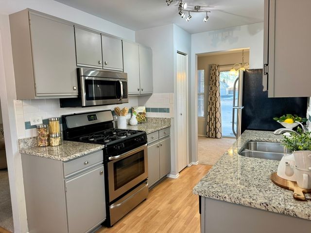 181 Lawn Court 0, Buffalo Grove, IL 60089