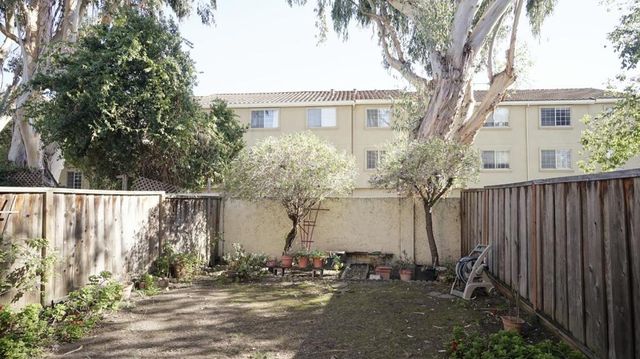 62 Washington Square Drive, Milpitas, CA 95035