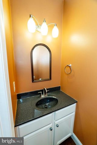 5988 CAMDEN DR, Harrisburg, PA 17112