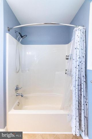 5988 CAMDEN DR, Harrisburg, PA 17112