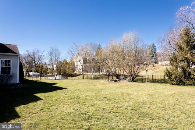 5988 CAMDEN DR, Harrisburg, PA 17112