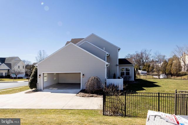 5988 CAMDEN DR, Harrisburg, PA 17112