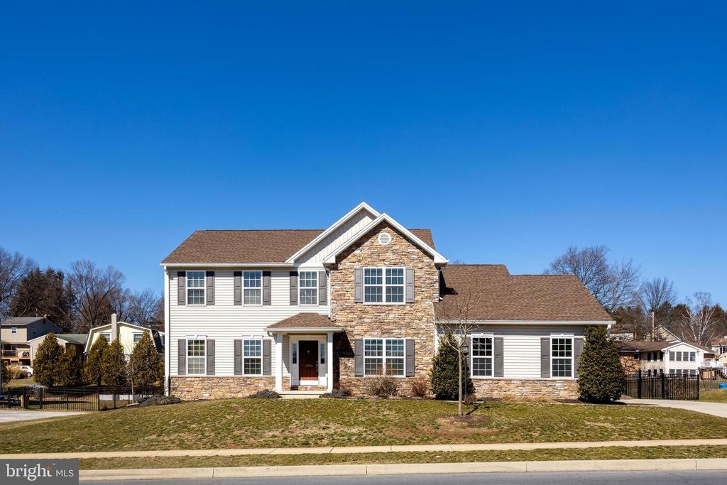 5988 CAMDEN DR, Harrisburg, PA 17112