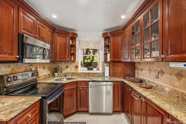 61 Drexel Avenue, Westbury, NY 11590