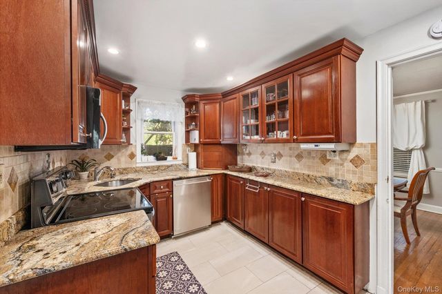 61 Drexel Avenue, Westbury, NY 11590