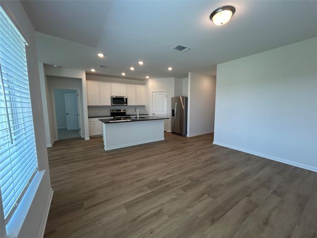 120 Honey Bee RD, Jarrell, TX 76537