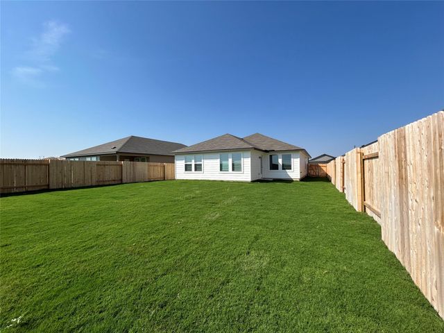 120 Honey Bee RD, Jarrell, TX 76537