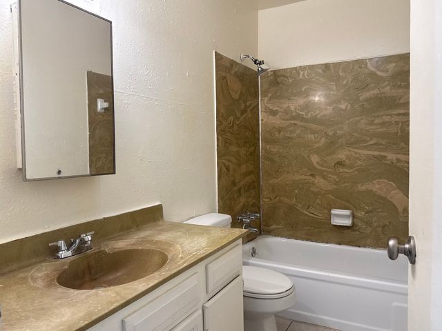 2800 Cerillos Rd. 165, Santa Fe, NM 87507