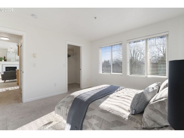 14705 Sw SANDHILL Loop 202, Beaverton, OR 97007