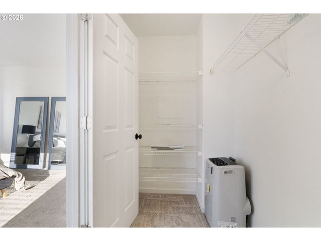 14705 Sw SANDHILL Loop 202, Beaverton, OR 97007