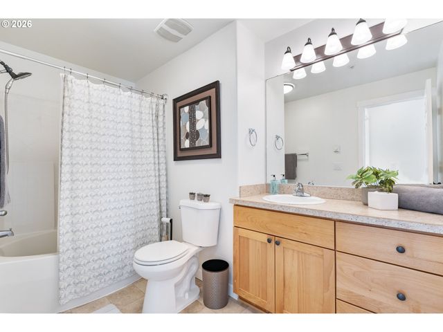 14705 Sw SANDHILL Loop 202, Beaverton, OR 97007