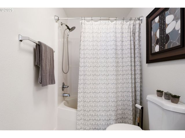 14705 Sw SANDHILL Loop 202, Beaverton, OR 97007