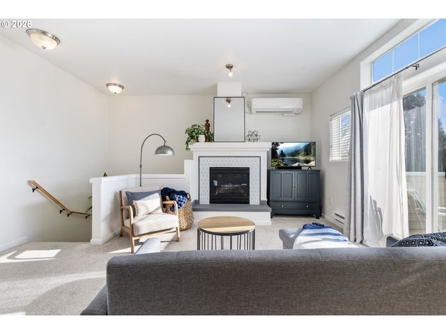 14705 Sw SANDHILL Loop 202, Beaverton, OR 97007