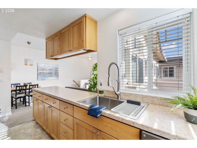 14705 Sw SANDHILL Loop 202, Beaverton, OR 97007