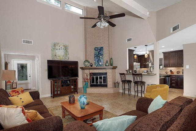 4 Postvine Court, The Woodlands, TX 77381