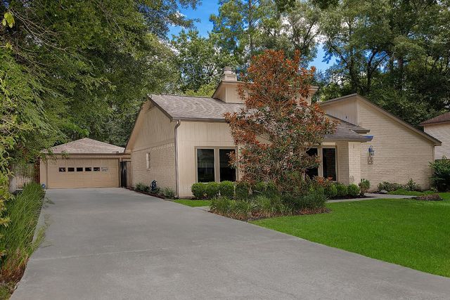 4 Postvine Court, The Woodlands, TX 77381