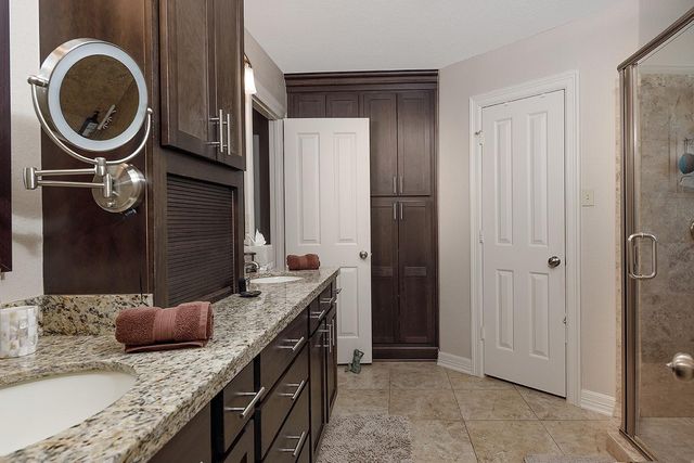 4 Postvine Court, The Woodlands, TX 77381
