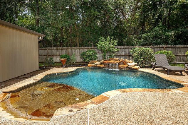 4 Postvine Court, The Woodlands, TX 77381