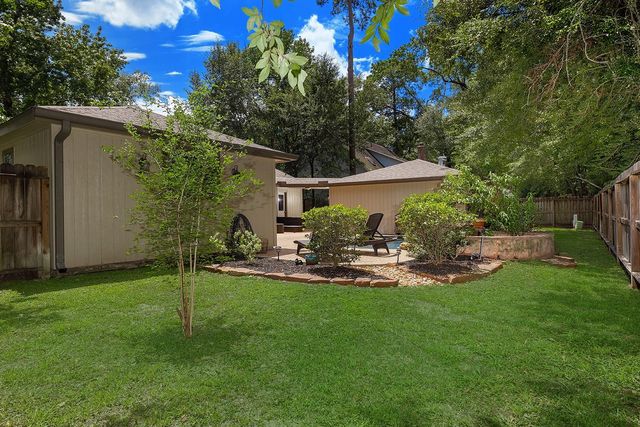4 Postvine Court, The Woodlands, TX 77381