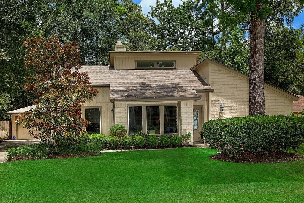4 Postvine Court, The Woodlands, TX 77381