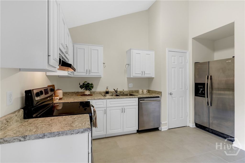 Image 10 of property listing at 132 Hunt Club Court, Savannah, GA 31406