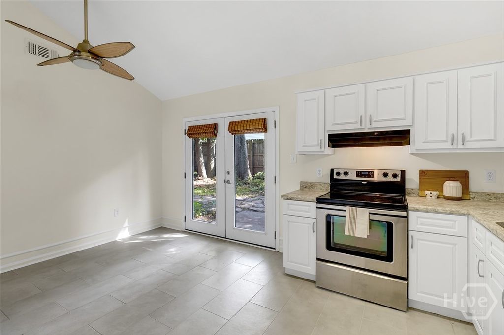 Image 12 of property listing at 132 Hunt Club Court, Savannah, GA 31406