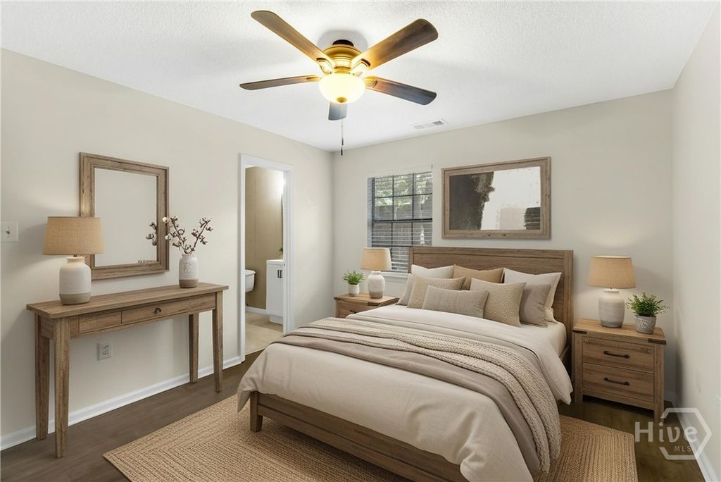 Image 15 of property listing at 132 Hunt Club Court, Savannah, GA 31406