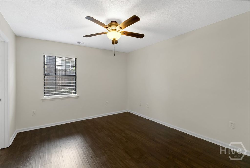 Image 17 of property listing at 132 Hunt Club Court, Savannah, GA 31406